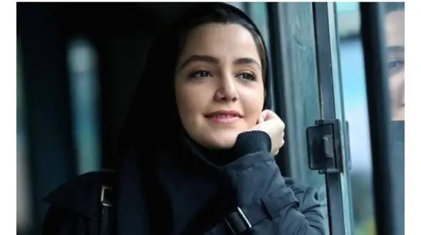 شباهت عجیب «نازنین بیاتی» به خواهر بزرگش در یک سلفی دو نفره/ باهم مو نمیزنن!