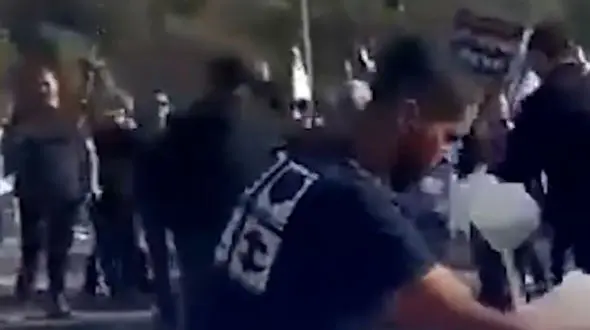 فیلم اعتراض کشاورزان به واردات شیر