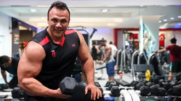 فیلم رقص محراب فاطمی  قویترین مرد جهان و داور مسابقه مردان آهنین !