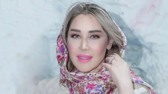 رنگ پرطرفدار امسال را به سبک مامان خانم جدید سینمای ایران ست کنید/ سارا منجزی پور با این استایل وایرال شد!