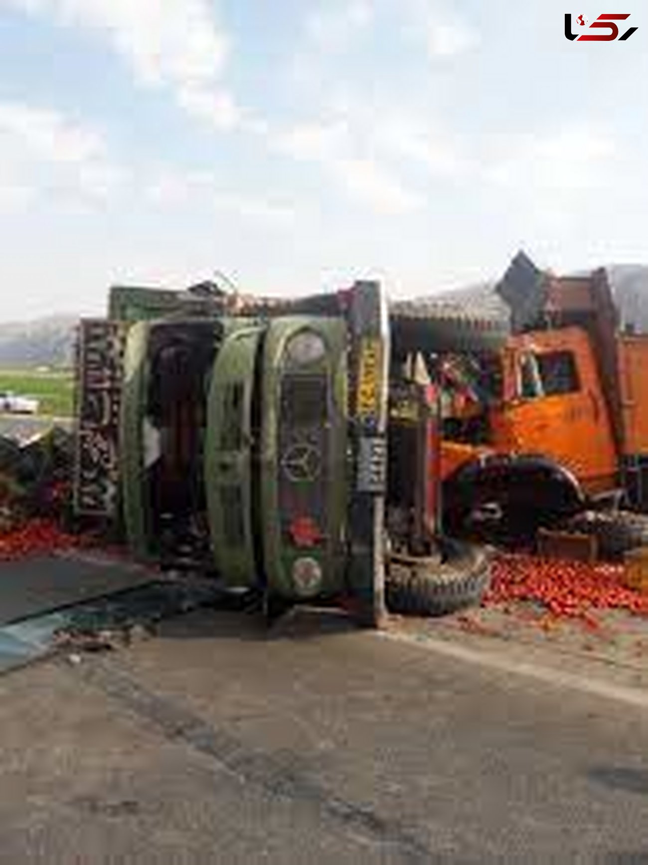 واژگونی کامیون باری در قزوین یک کشته برجای گذاشت 