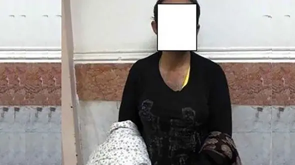 این مرد را می شناسید ! /  با لباس زنانه و پابند الکترونیکی جولان می داد !