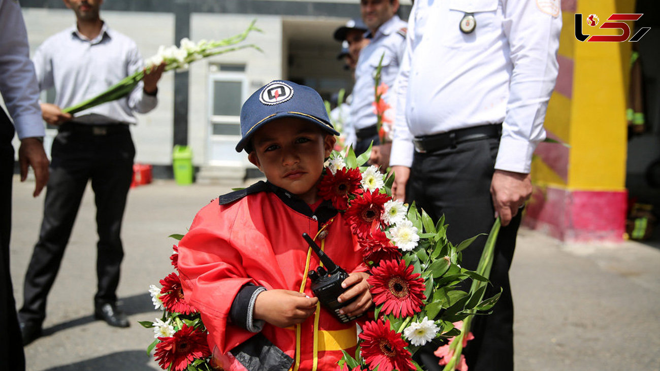 آتش نشانان تهران آرزوی علی اصغر کودک 6 ساله را برآورده کردند+تصاویر