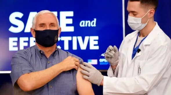 معاون ترامپ مقابل دوربین واکسن زد +فیلم
