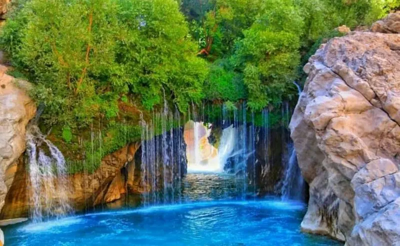 آبشار آب_ملخ