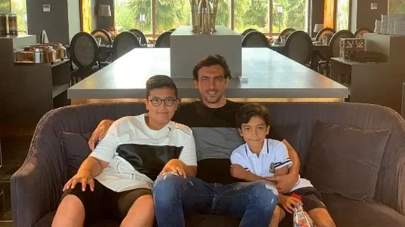 عکس ها / نگاهی به چیدمان فوق لوکس و خوشرنگ  خانه اعیانی سیدمهدی رحمتی، دروازه‌بان سابق  تیم ملی / از مبلمان تا میزناهاخوری و کیک تولد خاص آقاس دروازه بان !