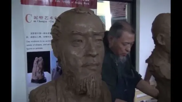 رقابت جالب دو مجسمه ساز برای ساخت مجسمه از صورت یک دیگر! +فیلم