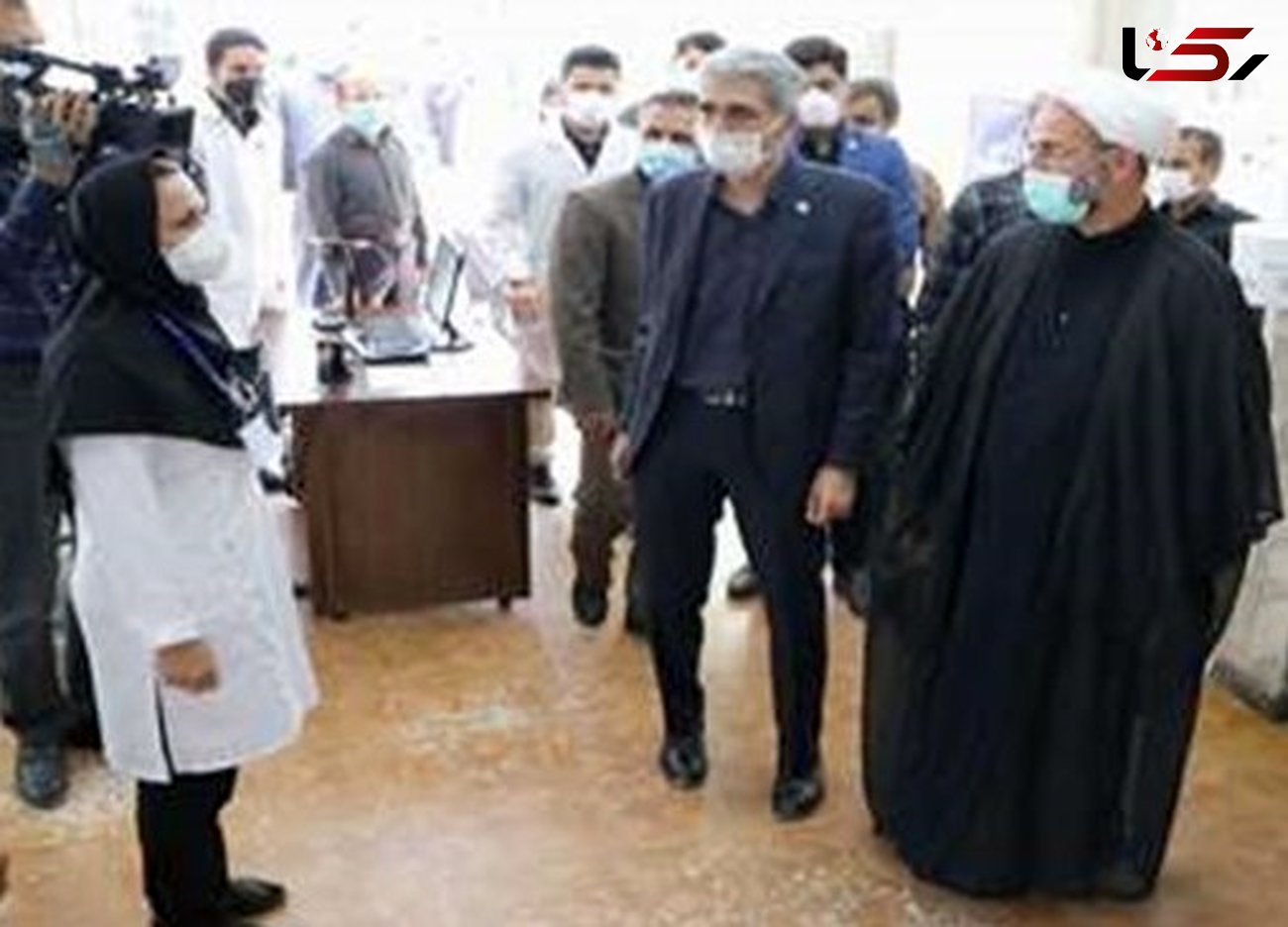 نماینده ولی‌فقیه در استان سمنان از مرکز واکسیناسیون کرونا بازدید کرد