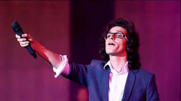 فیلم آواز خاطره انگیز آهنگ شادمهر توسط مرتضی پاشایی / چقدر خوب این آهنگ و خوند !