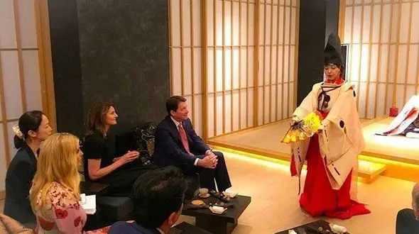 نخست وزیر ژاپن برای دختر ترامپ جشن تولد گرفت + عکس