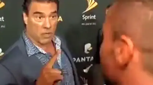 آقای بازیگر  خبرنگار را کتک زد+فیلم