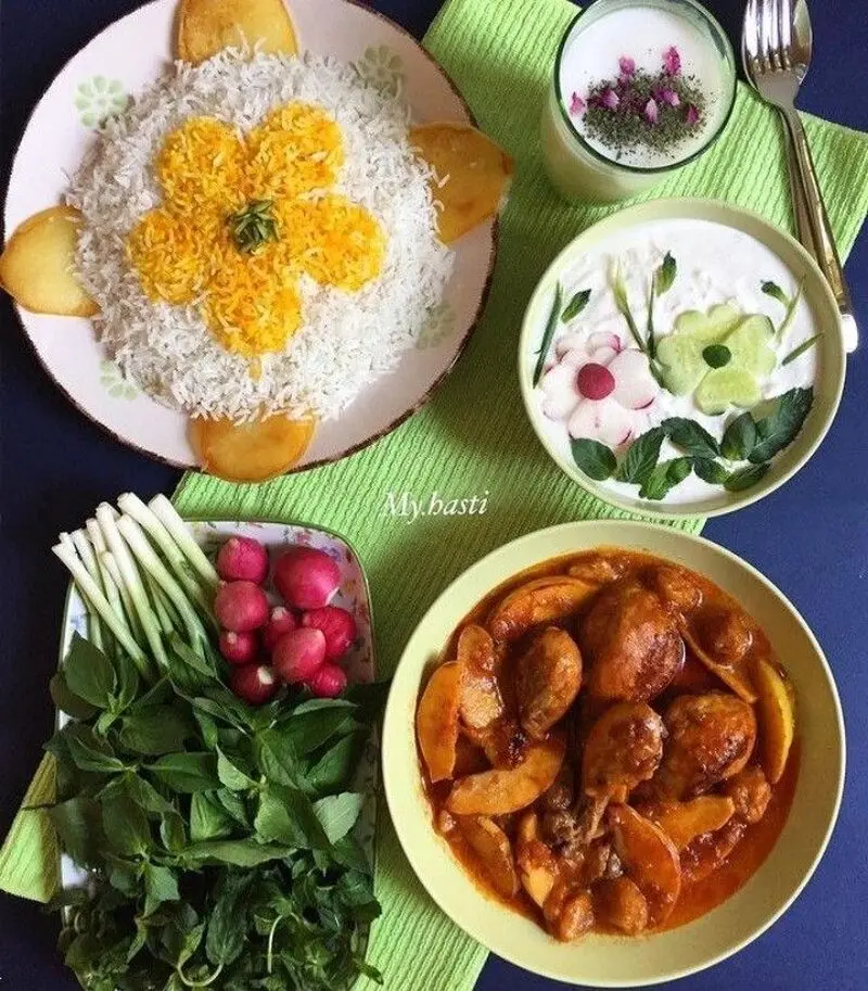 عکس ها از تزیین میز شام عروس