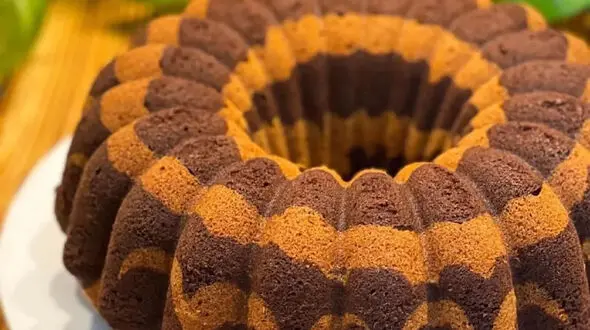 طرز تهیه کیک مرمری دورنگ برای پذیرایی از مهمان هایتان + فیلم