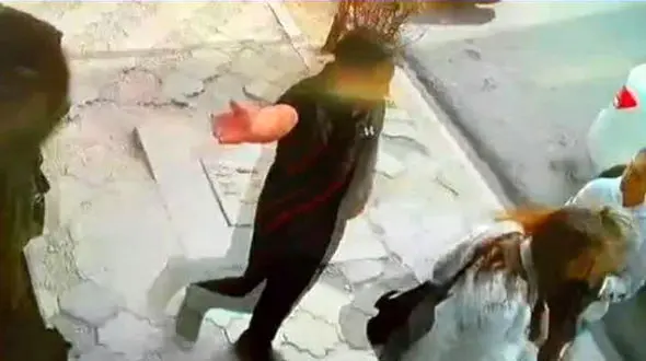 حمله ۲ زن به معترض بد پوششی شان در مشهد / پلیس وارد عمل شد