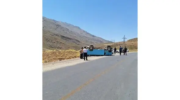 واژگونی مینی‌بوس در روستای حاجی‌آباد ملایر / اعزام مصدومان به بیمارستان