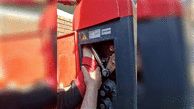 گیر کردن دست تعمیرکار جوان در دستگاه راهبند 