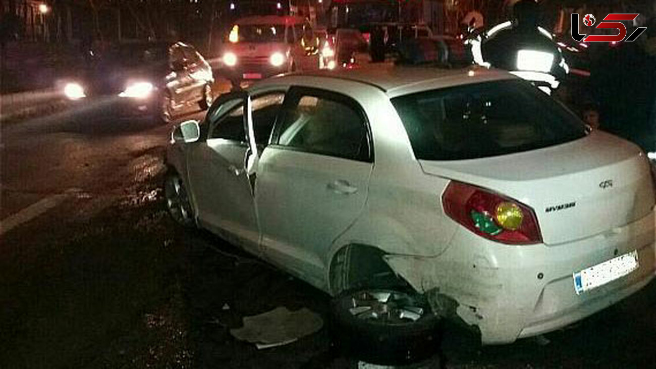 واژگونی خودرو راننده را روانه بیمارستان کرد + عکس