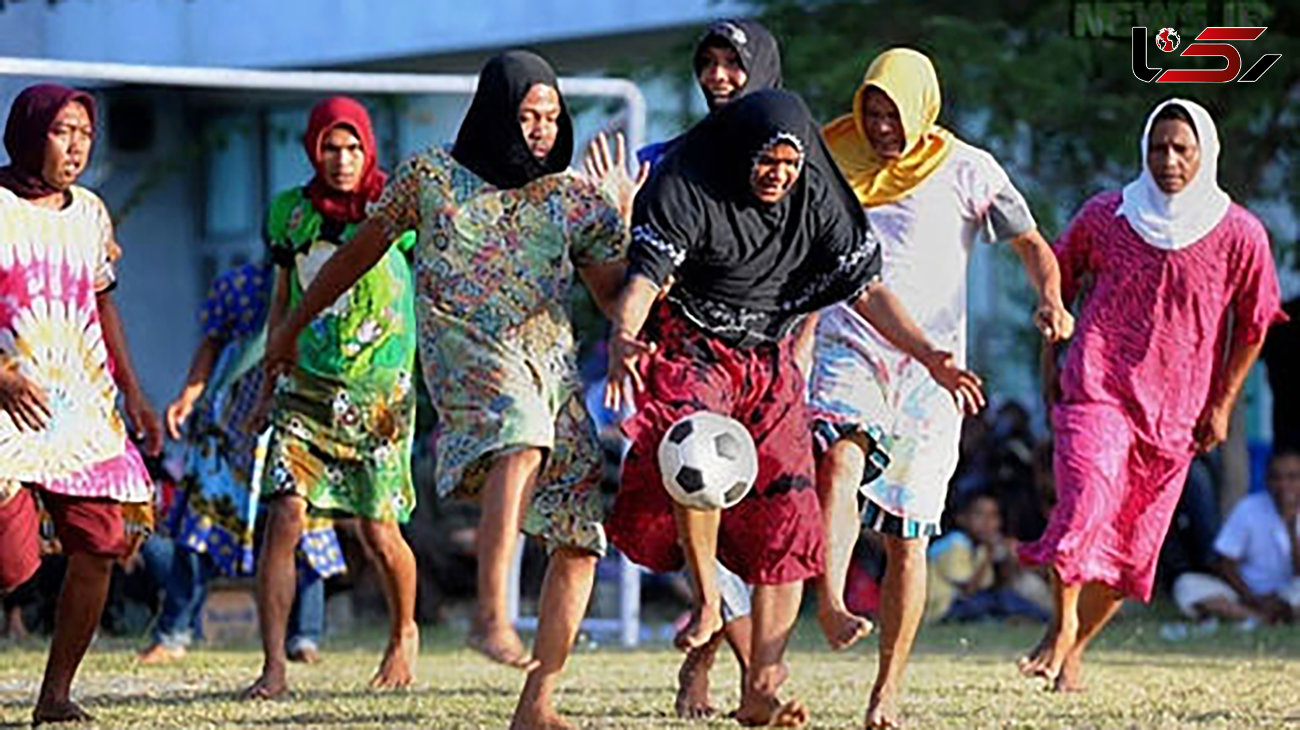 فوتبال مردان در لباس زنان ! + عکس 