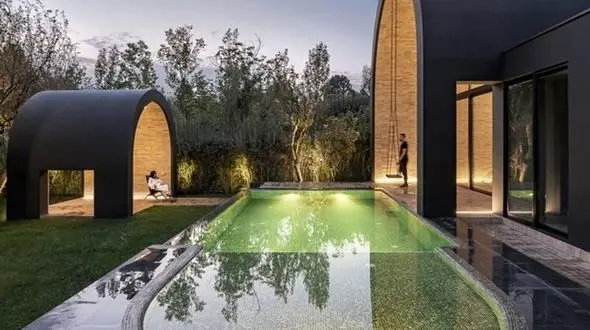 نگاهی به معماری خلاقانه و باشکوه ساختمان مسکونی نسرین در فرمانیه تهران / زیبایی در سادگی با ترکیب طبیعت و مینیمالیسم