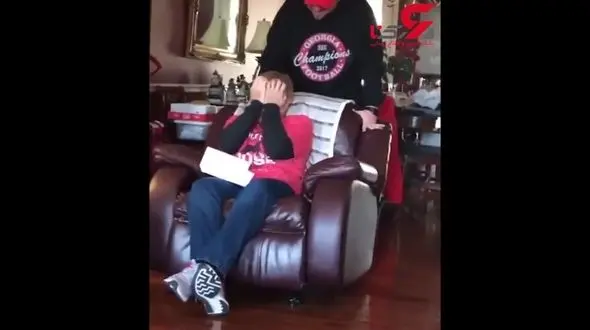 پسری که پدرش را از خوشحالی به گریه انداخت! + فیلم