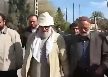 فیلم / کسی بشکن زدن رهبری شهید انقلاب رو دیده ندیده / توی یک شرایط خاص یهویی بشکن زد و گفت عجب کاری کردی دیدم بعدش بغلم کرد