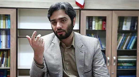 لیست دورهمی و فامیلی به نام جبهه انقلاب / یکی از اعضای لیست شاه دادماد ودیگری منشی همسر سرلیست است