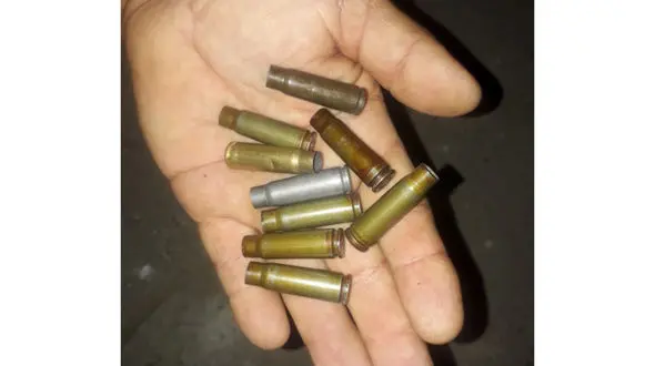 دستگیری مردان تیرانداز به خانه و مغازه ها در آبادان + عکس