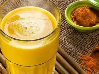 شیر زردچوبه بهترین درمان برای سرماخوردگی و سرفه