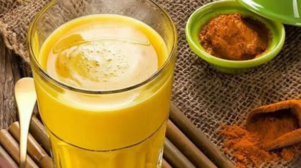 شیر زردچوبه بهترین درمان برای سرماخوردگی و سرفه