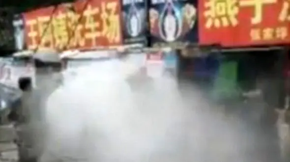 دعوای خنده دار دو زن به خاطر یک مشتری +تصاویر 