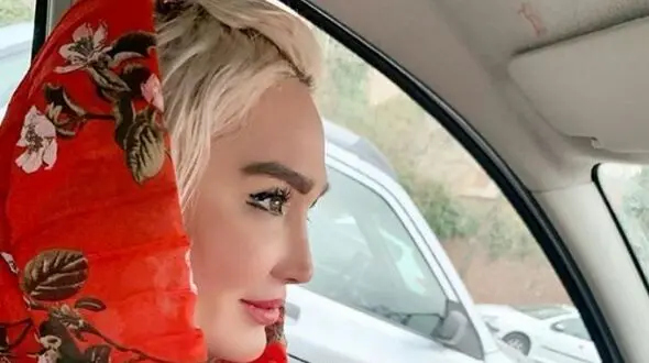 عکس گرفتن های زهره فکور صبور درحال رانندگی