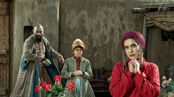 بیوگرافی نازنین فراهانی بازیگر سریال مستوران از روزنامه نگاری تا نسبت فامیلی با گلشیفته فراهانی! + عکس های دیده نشده 