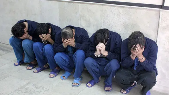 فیلم لحظه حمله 5 دزد مسلح به حجره فرش در غرب تهران + تصاویر