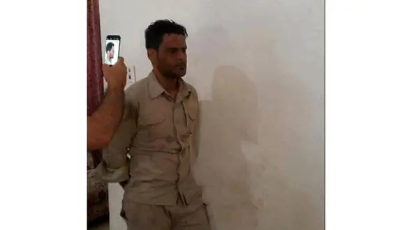 عکس/ جاسوس نفوذی داعش در میان نیروهای عراقی شناسایی شد