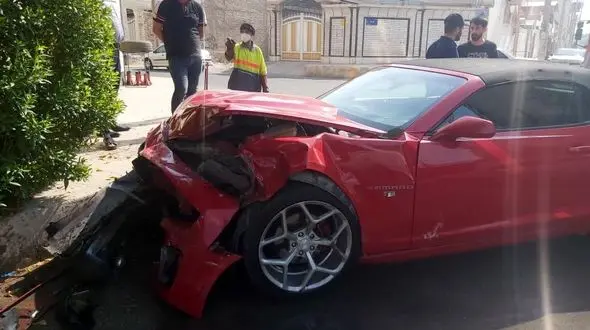 تصادف کامارو با پرشیا در اهواز / مصدوم روانه بیمارستان شد + عکس