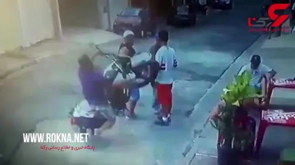 موتورسیکلتی که تک چرخ زنان، سه نفر را زیر کرد + فیلم