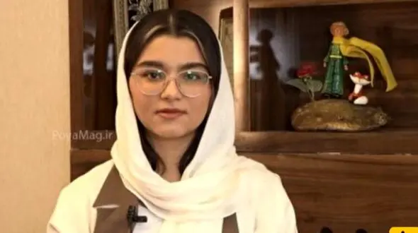 چیدمان منحصربفرد و شیک اتاق آترینا فرحمند،  رتبه 1 کنکور تجربی، به سبک نئوکلاسیک و البته غرق در کتاب/ از حال و هوای اتاقشم موفقیت میباره