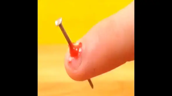 حقه وحشتناک با استفاده از میخ / فیلم