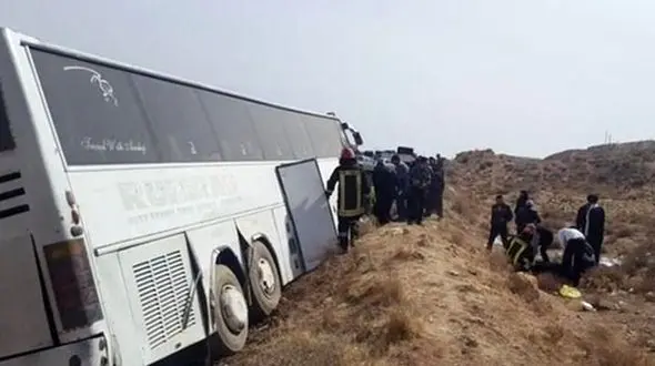 13 مصدوم در  برخورد ۲ اتوبوس در اصفهان + جزئیات