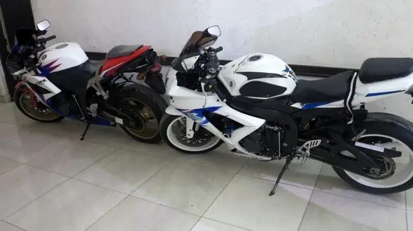لو رفتن راز 2 موتور سیکلت لوکس در ویلای چالوس+ عکس 