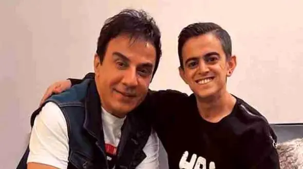 هندی بازی‌های عموپورنگ تمومی نداره! / عکس دو نفره داریوش فرضیایی با لباس هندی و امیرمحمد متقیان با کت و شلوار شیک و لاکچری