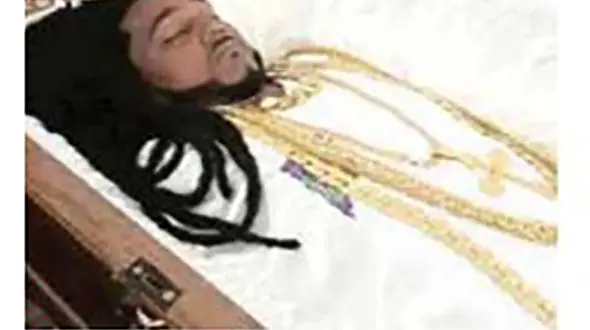 تبهکار ثروتمند، جواهراتش را به گور برد + عکس