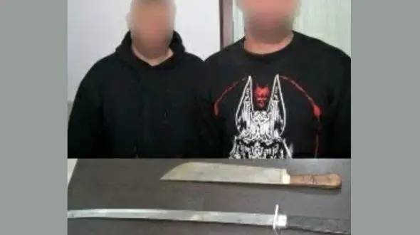 قداره کشی گنده لات به سوی پلیس / گلوله به مچ پای اوباش نشست