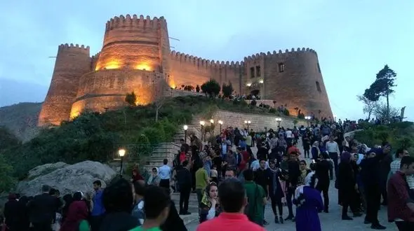 اقامت ۲۹ هزار گردشگر در لرستان/  ۱۶۵ مدرسه آماده پذیرایی و اسکان مسافران نوروزی و گردشگران است
