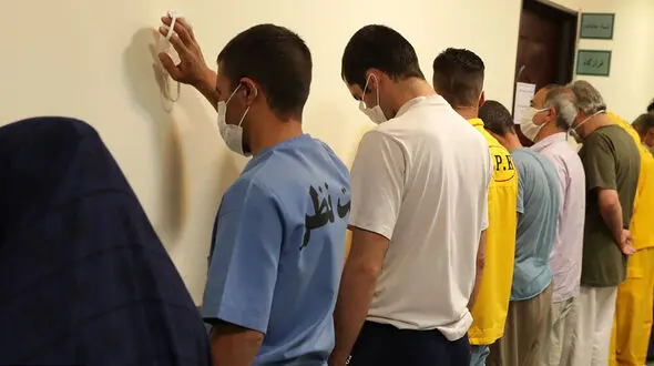 یک زن و 11 مرد در فرودگاه مشهد بازداشت شدند / آنها راز عجیبی داشتند + عکس