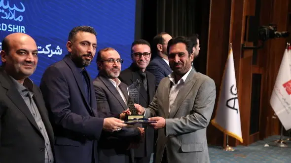 تجلیل از میثم امیرحسینی در اجلاس کارآفرینان و نوآوران ایران