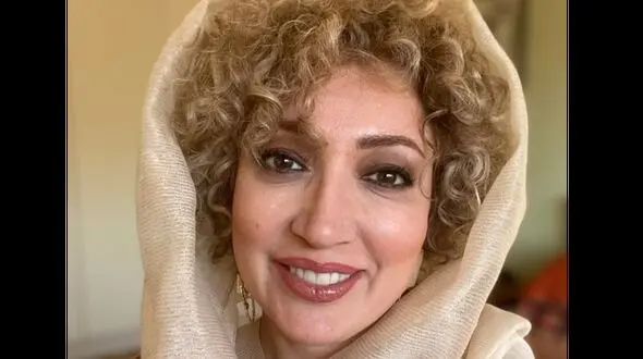 لباس زننده لباس نگار عابدی در صحنه تئاتر ! / خانم بازیگر نباید می پذیرفت !