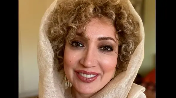 لباس زننده لباس نگار عابدی در صحنه تئاتر ! / خانم بازیگر نباید می پذیرفت !