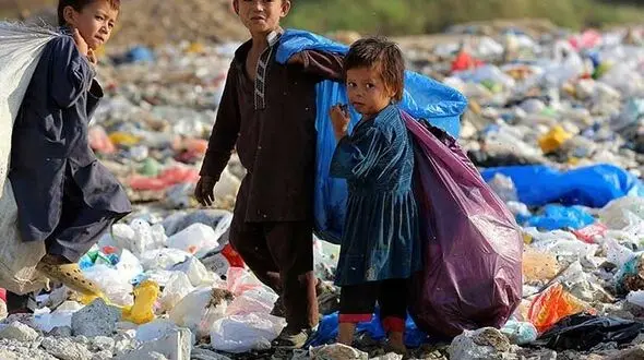 کودکان زباله گرد طول عمر کمی دارند/ بازی را از آنها ربودند و به بیگاری آوردند + فیلم
