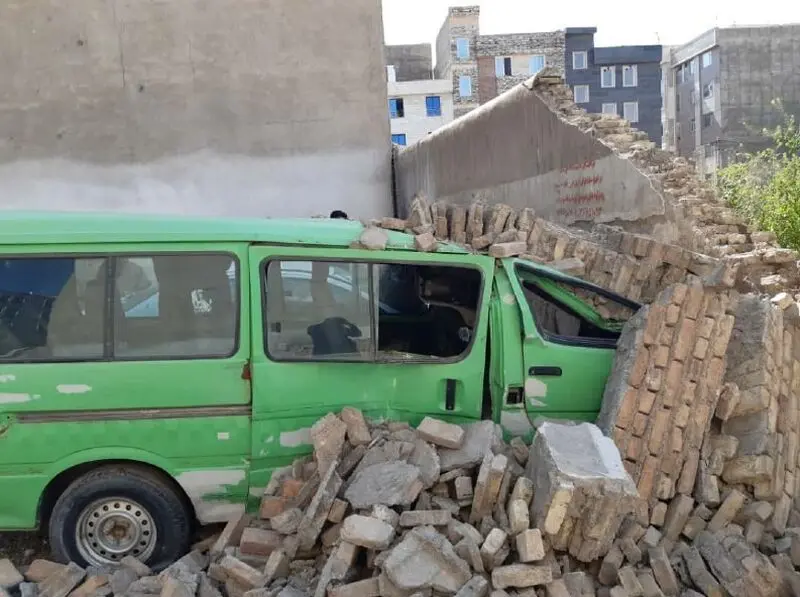 ریزش آوار روی خودرو